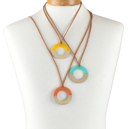 THSAP1010: (3 pcs) Resin & Wood Circle Pendant Necklace Pack