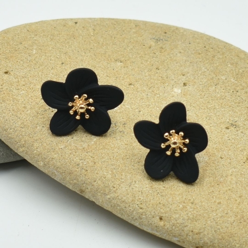 THSE1075: Black: Flower Petals Earrings