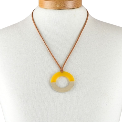 THSJ1280: YellowMustard: Resin & Wood Circle Pendant Necklace