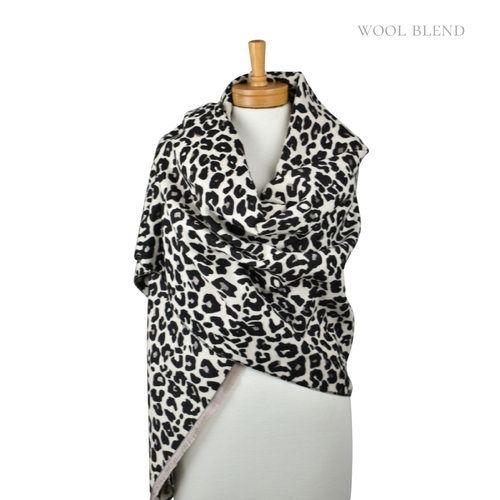 THSS2841: Black: Reversible Leopard Luxe Scarf