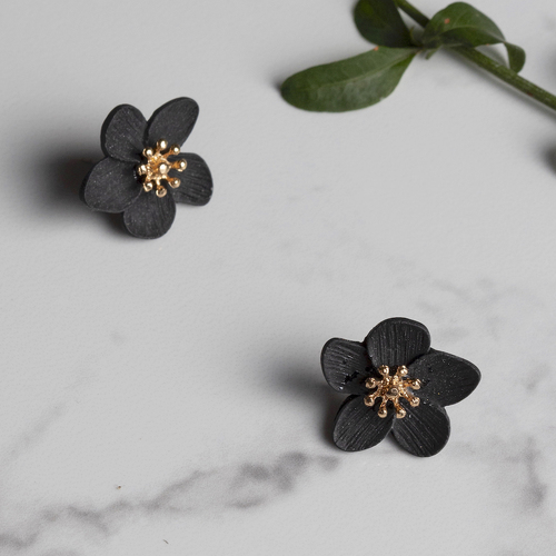 THSE1075: Black: Flower Petals Earrings